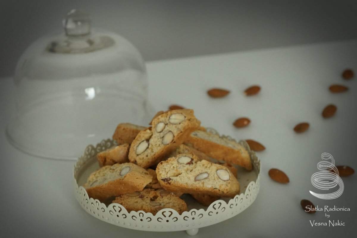 pandoleti, cantuccini, keksi
