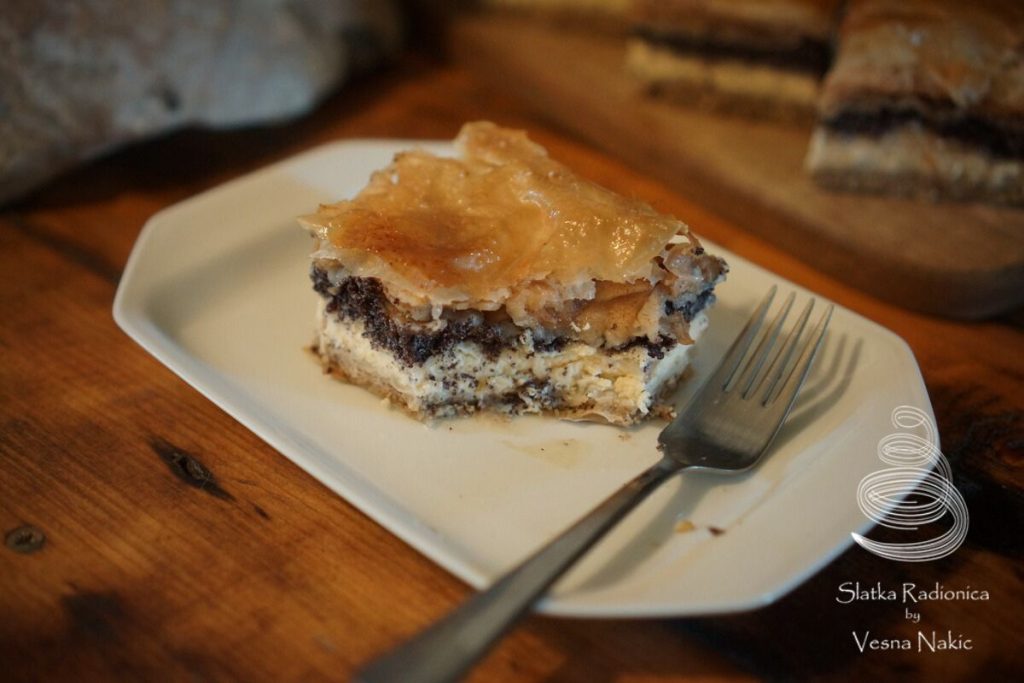 Međimurska gibanica poslužena na bijelom tanjuru za serviranje