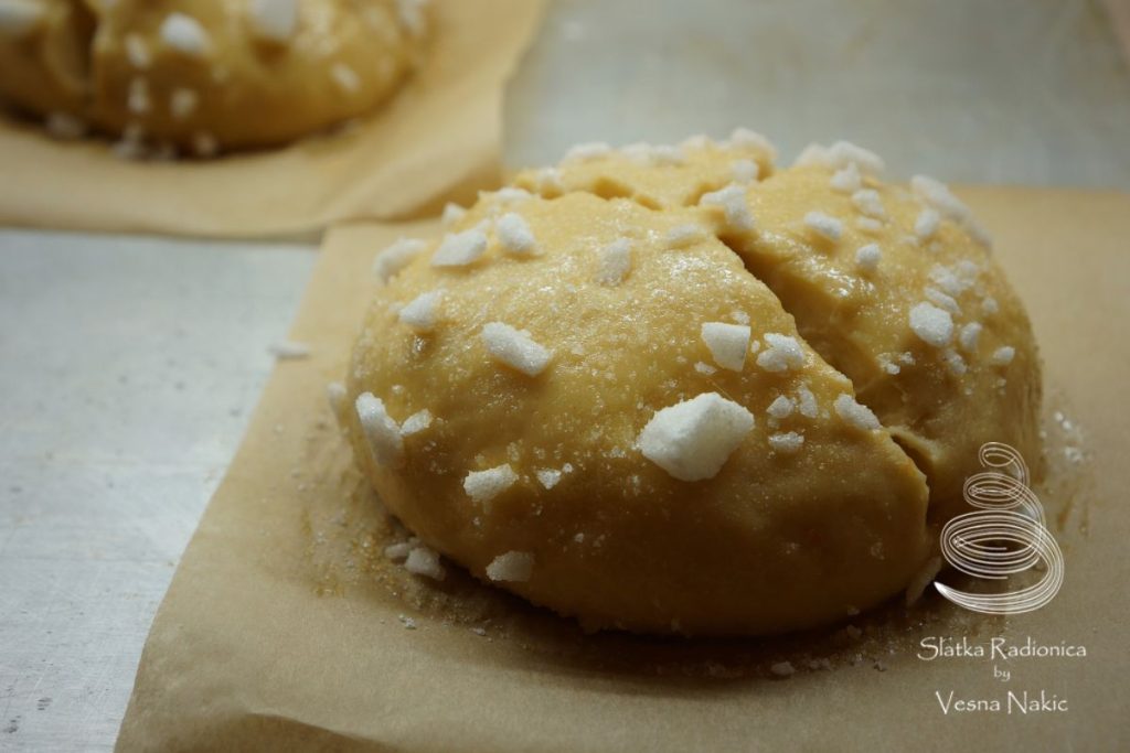 Pinca, pogača ili sirnica - spremna za pečenje