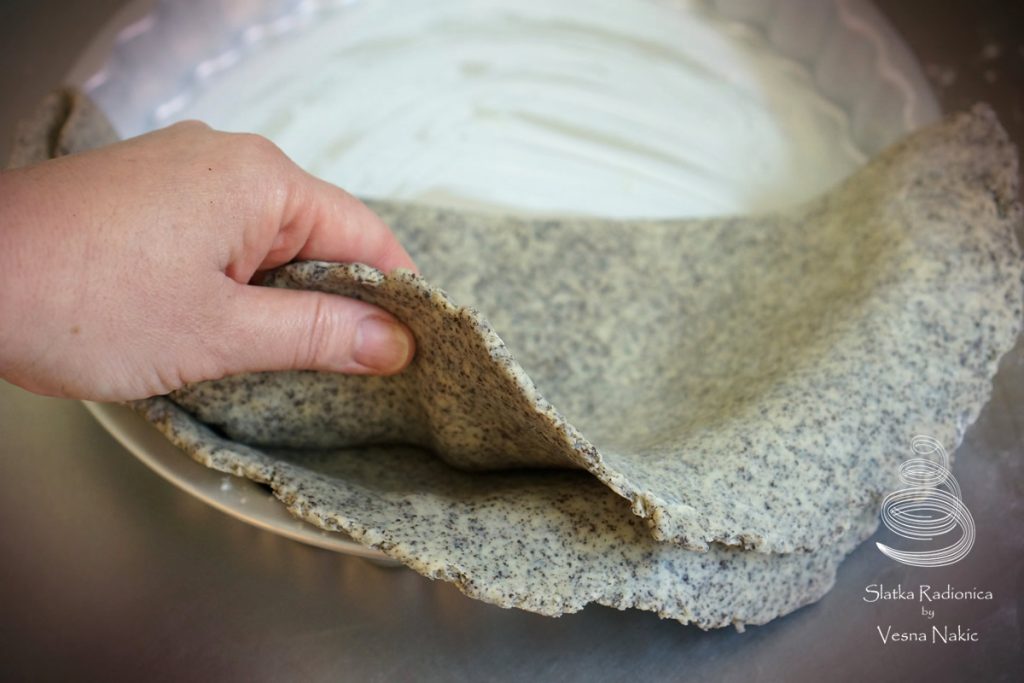 Stavljanje tijesta u kalup