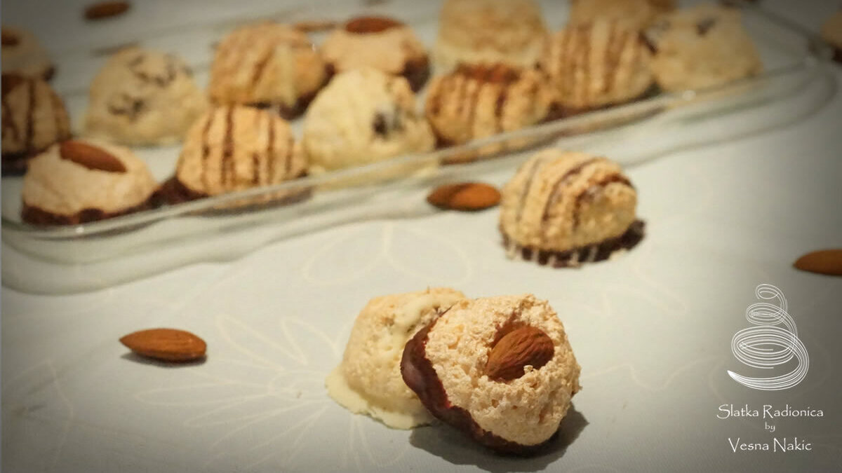 Kokos makaroni više vrsta: s bademima, suhim brusnicama ili čokoladom