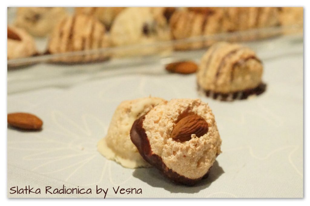 Kokos makaroni više vrsta: s bademima, suhim brusnicama ili čokoladom