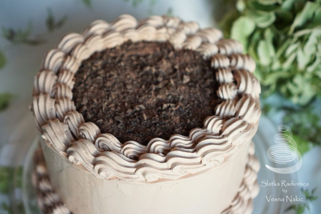 Nugat torta s vintage dekoracijom