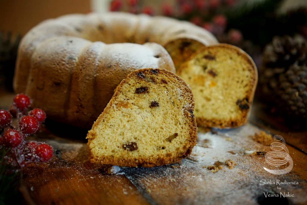 Kuglof sa suhim voćem - prikaz teksture kuglofa iznutra