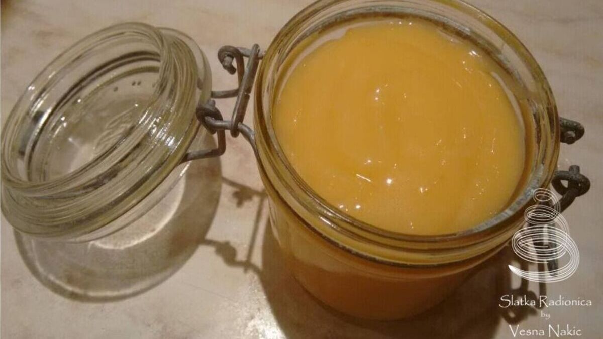 lemon curd u staklenoj čašici